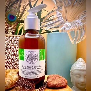 Handcrafted Botanical Bliss Milky Aloe & Green Tea Low-Foam Face Wash‼️
